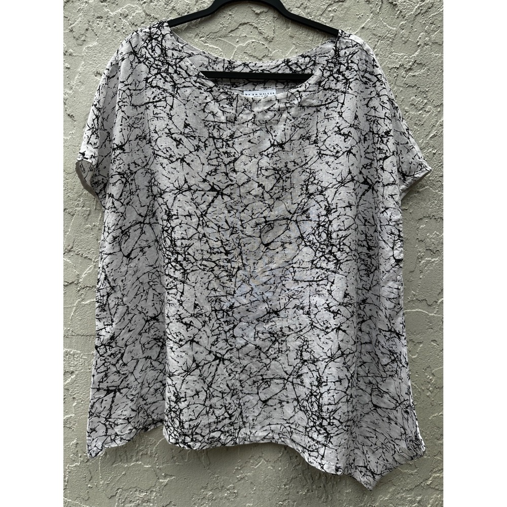 Bryn Walker XXL Linen Top Black White Abstract Marble Print Asymmetrical Hem